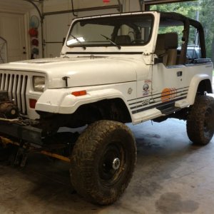 Jeep with tons and rollers 3.jpg