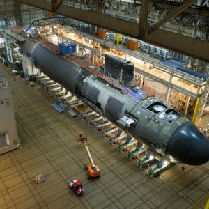 nuclear_attack_submarine_illinois_inside_ebs_assembly_bldg_.jpg